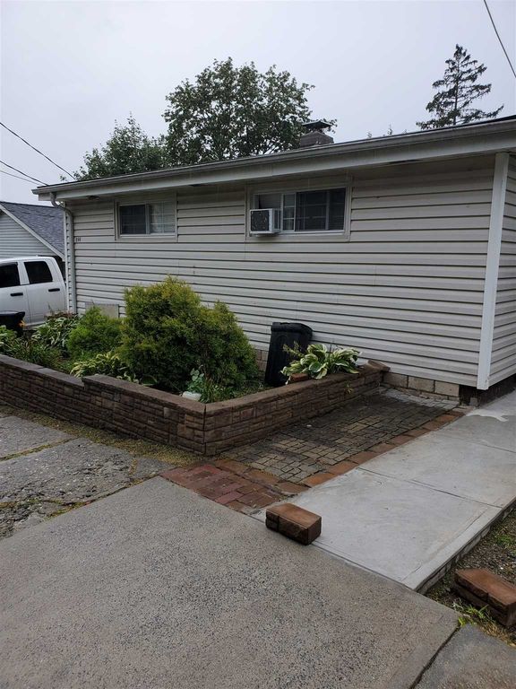 522 N James St, Peekskill, NY 10566