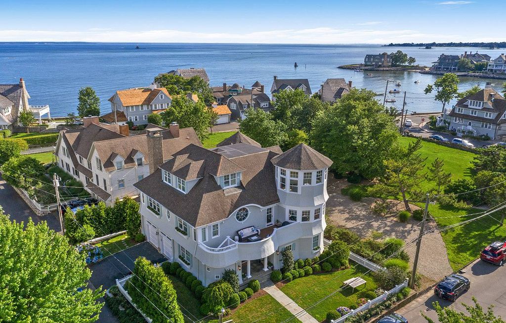 8 Parkview Rd, Norwalk, CT 5 Bed, 5 Bath SingleFamily Home 78