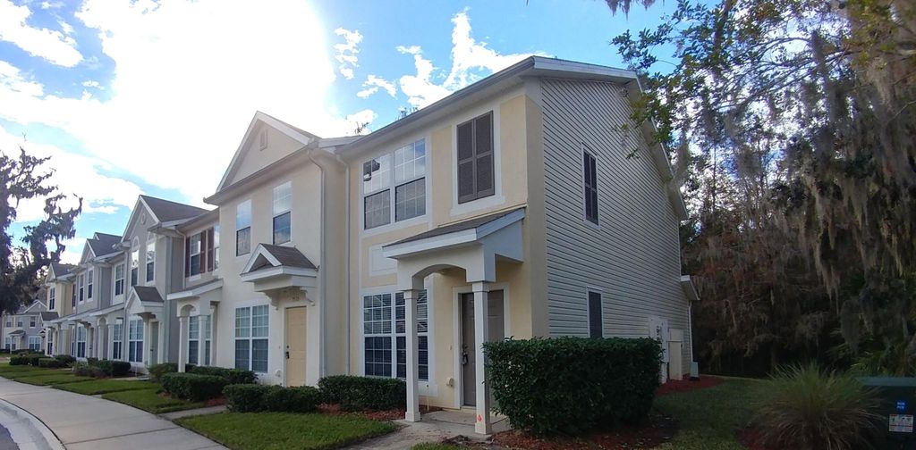 3574 Twisted Tree Ln, Jacksonville, FL 32216