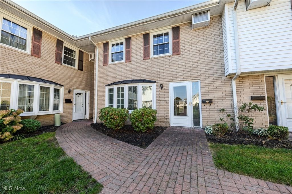 9 Meadowlawn Dr #21, Mentor, OH 44060