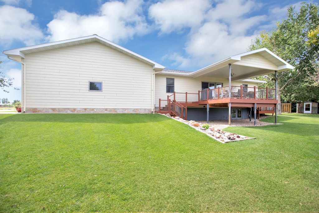 50 73rd St E, Williston, ND - 3 Bed, 2 Bath Single-Family Home - 30