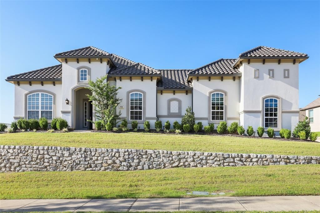 916 Charleston Dr, Southlake, TX 76092