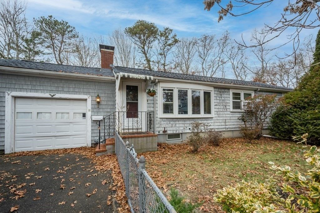 18 Hathaway St, Wareham, MA 02571