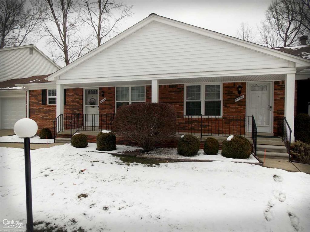 38220 Maple Forest Blvd E, Harrison Township, MI 2 Bed, 2 Bath Condo