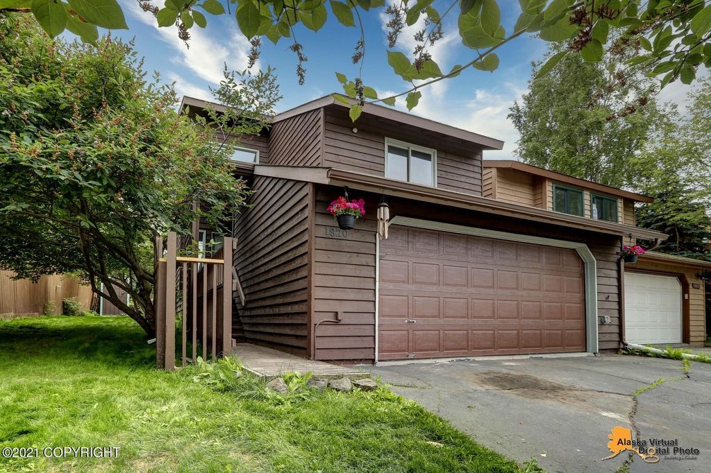 1820 Commodore Dr, Anchorage, AK 99507