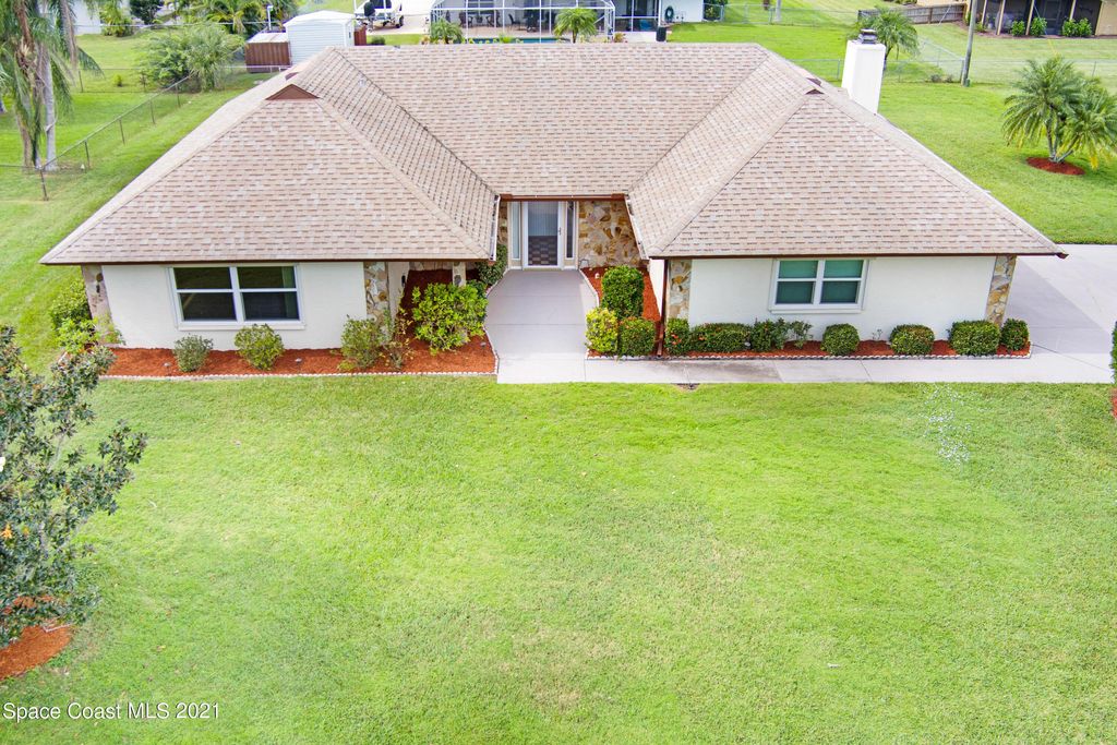 956 Pebble Ave NE, Palm Bay, FL 32907
