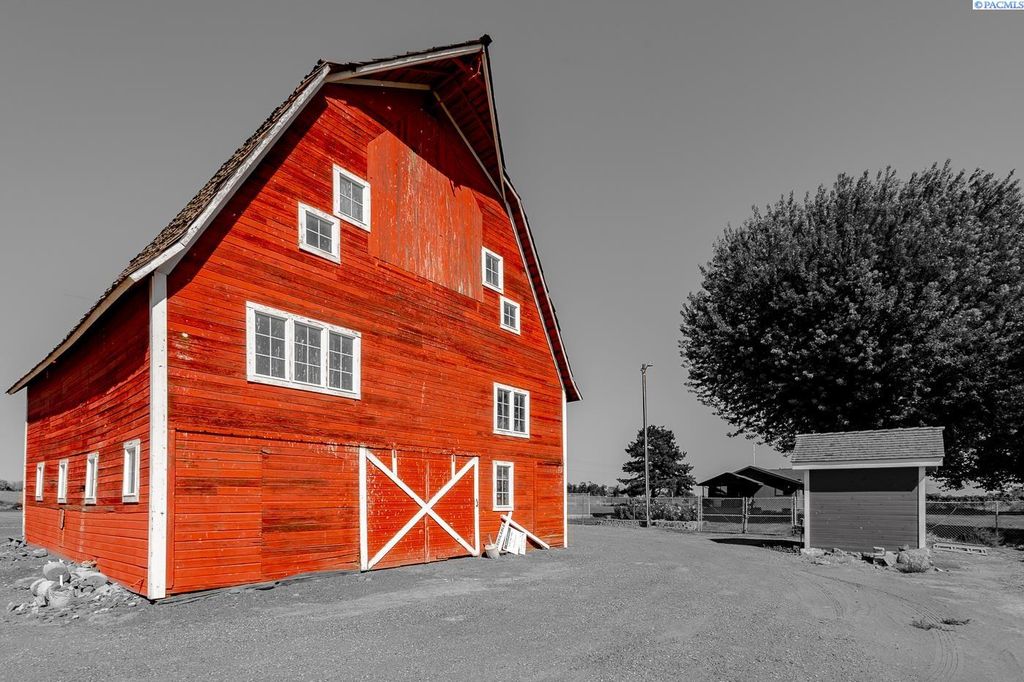 153301 W Atwood Rd, Prosser, WA 99350