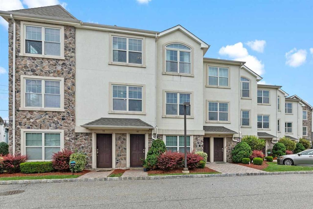 1625 Paterson Plank Rd 16, Secaucus, NJ 07094 2 Bed, 3 Bath
