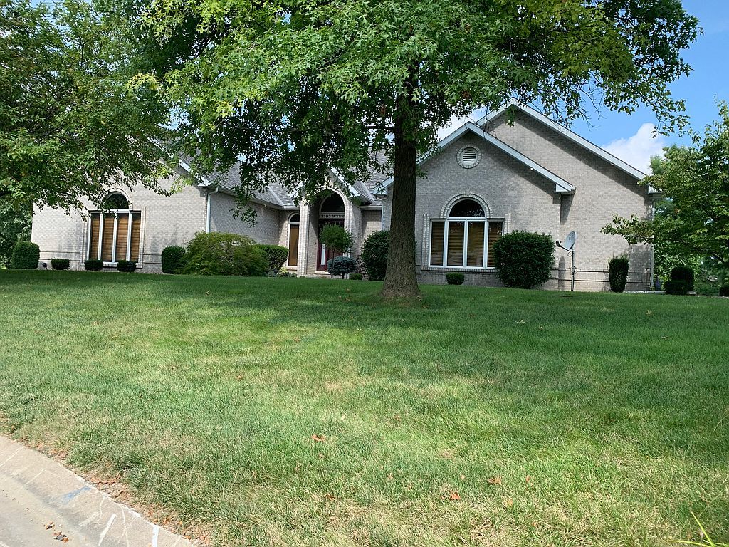3103 Wynstone Dr, Quincy, IL 62305