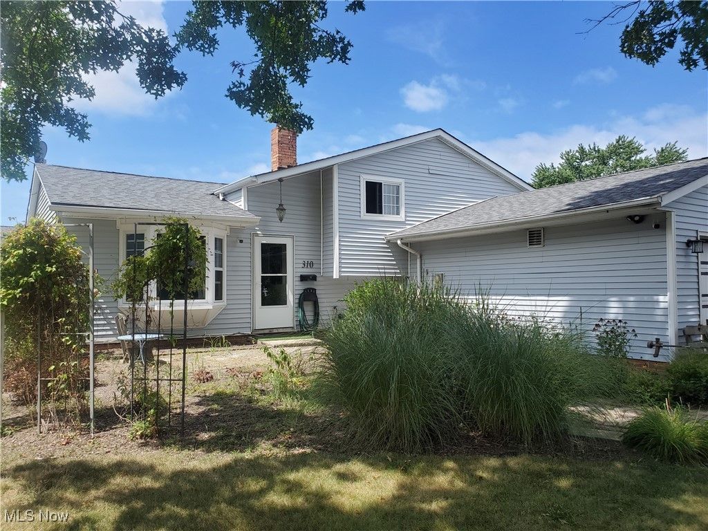 310 Saint Lawrence Blvd, Eastlake, OH 44095