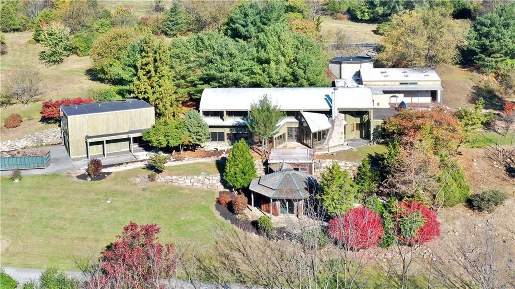 4670 Overlook Rd, Coplay, PA 18037