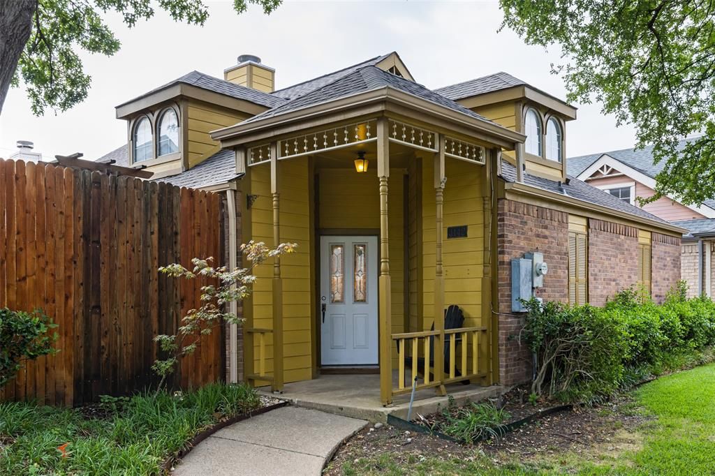 3142 Royal Gable Dr, Dallas, TX 75229