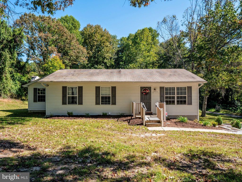 3757 Hunting Creek Rd, Huntingtown, MD 20639 3 Bed, 2 Bath Single