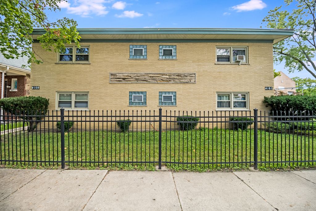 4159 W Oakdale Ave #2C, Chicago, IL 60641