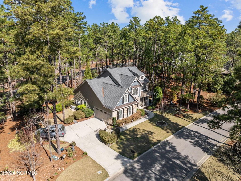 8 Deacon Palmer Place, Southern Pines, NC 28387