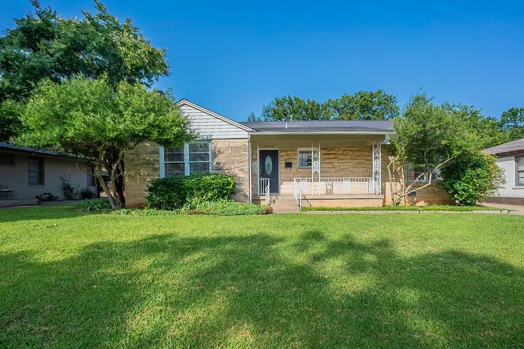 3933 Weyburn Dr, Fort Worth, TX 76109