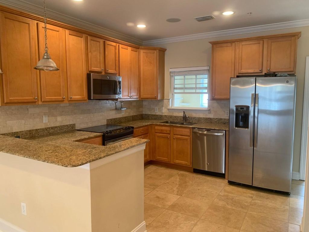 1330 2nd St S #EEE, Jacksonville Beach, FL 32250