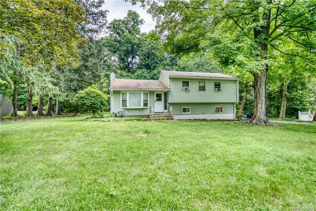 6 Butternut Dr, New City, NY 10956