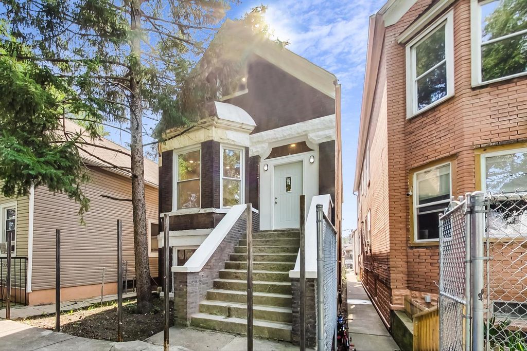 8740 S Escanaba Ave, Chicago, IL 60617