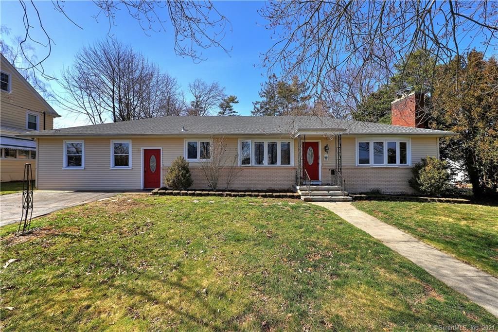 12 Colonial Cir, West Haven, CT 06516