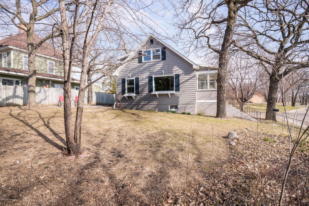 429 W Lakeside Dr, Fergus Falls, MN 56537 Trulia