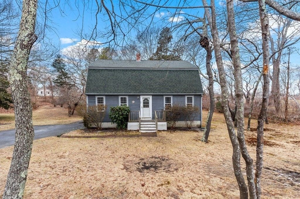 62 Manomet Point Rd, Plymouth, MA 02360
