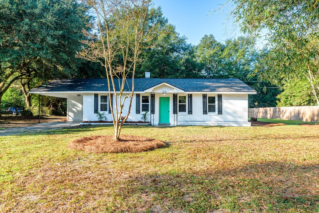 1258 Carolina Ave, Holly Hill, SC 29059