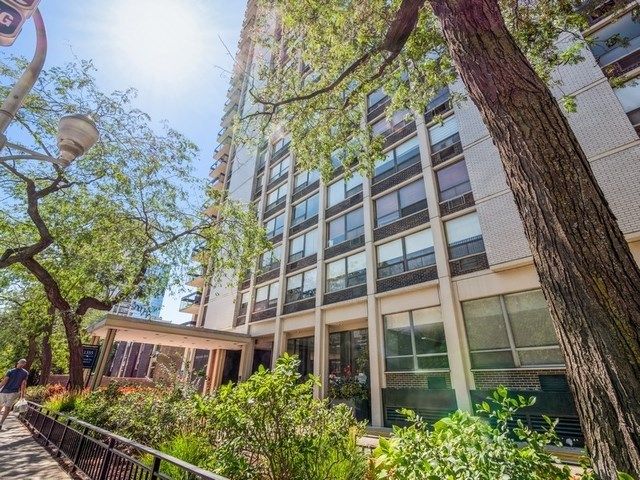 1355 N Sandburg Ter #1403D, Chicago, IL 60610