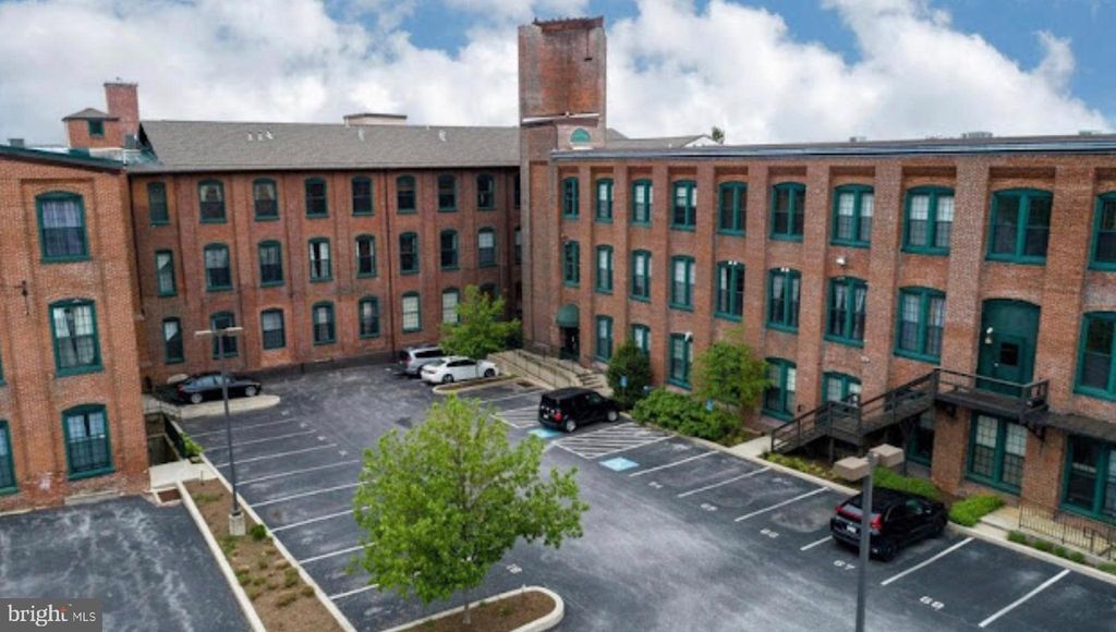 200 Lincoln Ave #303, Phoenixville, PA 19460