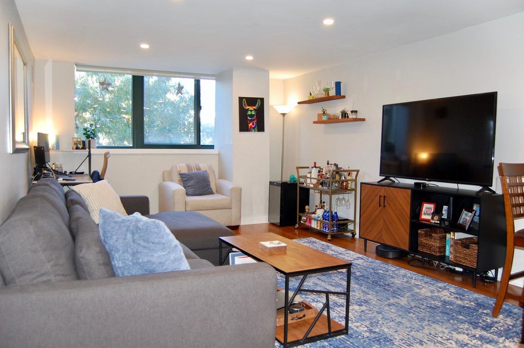 42 8th St, Charlestown, MA 02129