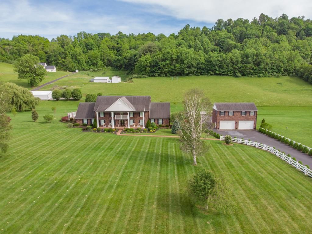 4686 Baptist Valley Rd, North Tazewell, VA 24630 5 Bed, 4 Bath Single