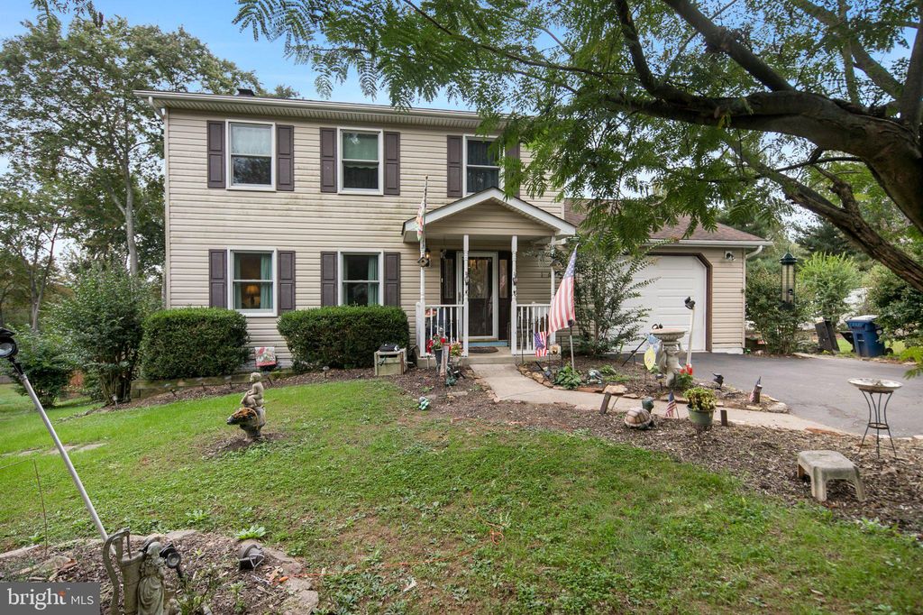 2405 Nickoles Dr, Sykesville, MD 21784