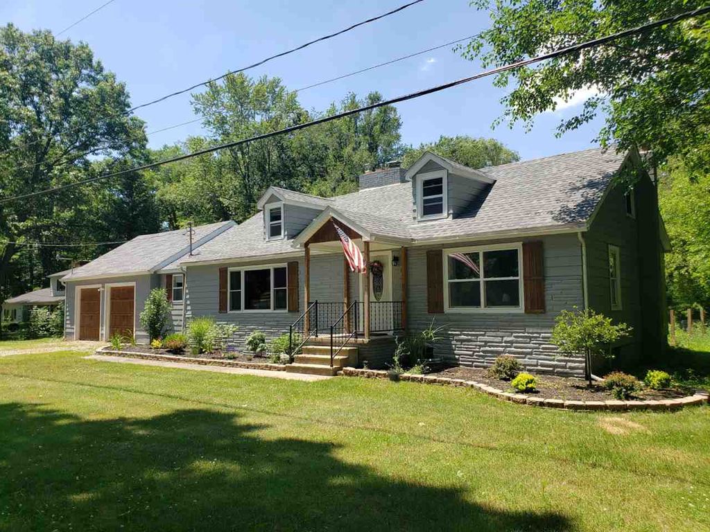 1422 Gilletts Lake Rd, Jackson, MI 4 Bed, 2 Bath SingleFamily Home