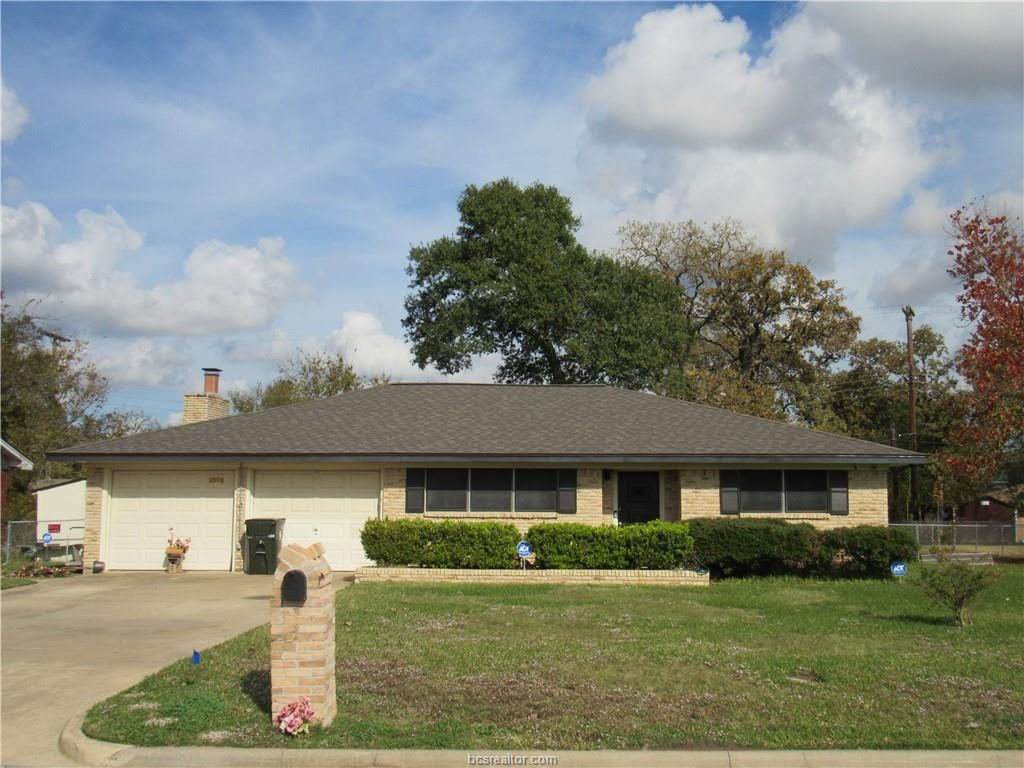 2305 Morningside Dr, Bryan, TX 77802