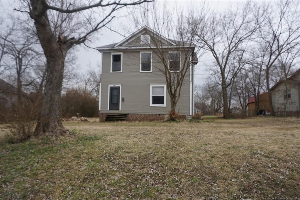 203 W Merrick St, Henryetta, OK 74437