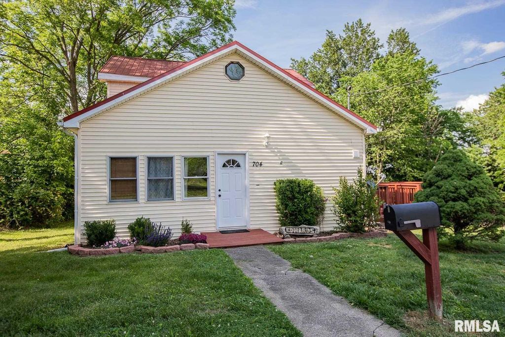 704 Pear St, Carterville, IL 62918 Trulia
