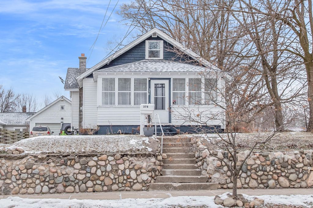 378 Goguac St W, Battle Creek, MI 49015