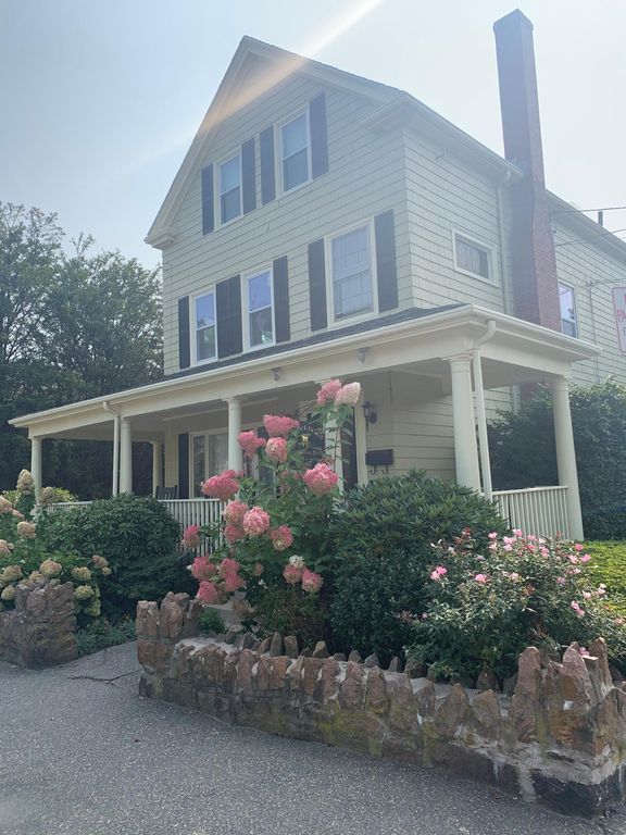 62 Burrill St #2, Swampscott, MA 01907
