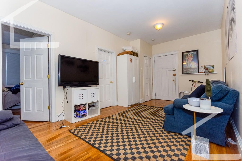 63 Egmont St, Brookline, MA 02446