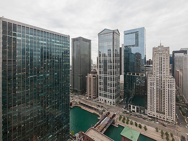 345 N La Salle Dr #4304, Chicago, IL 60654