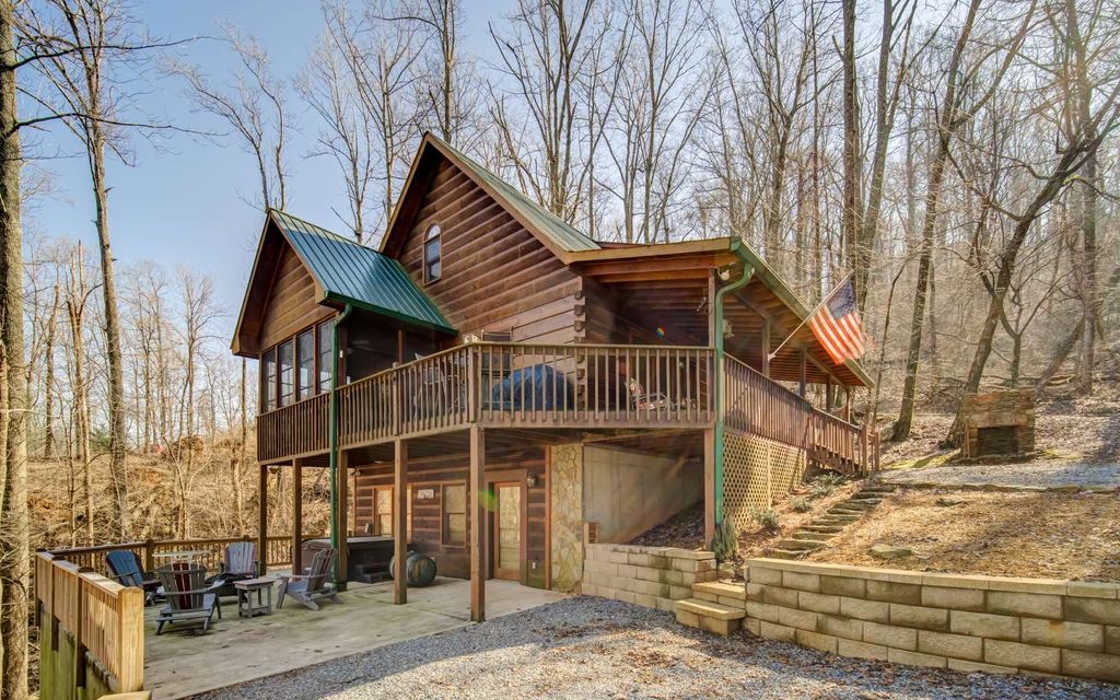 635 Walnut Mountain Rd, Ellijay, GA 30536 2 Bed, 3 Bath SingleFamily