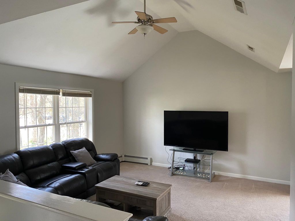 21 Hart Pl #A, Plainville, CT 06062