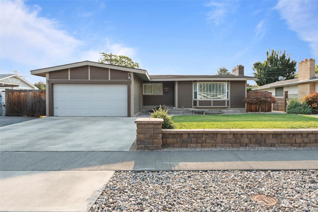 2109 S Crestmont Drive, Moses Lake, WA 98837