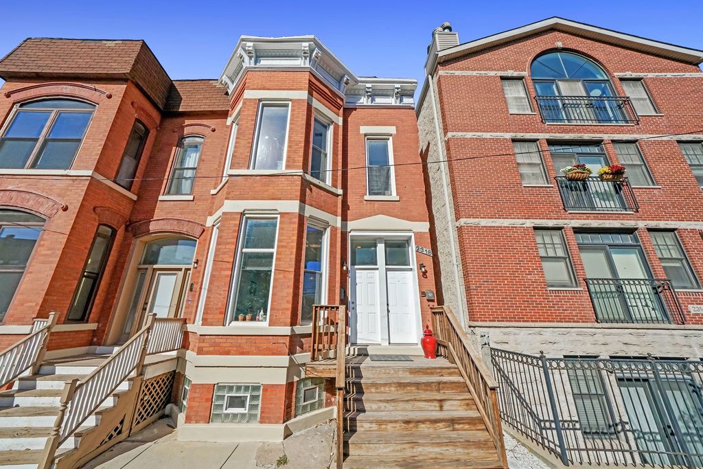 2318 W Moffat St, Chicago, IL 60647