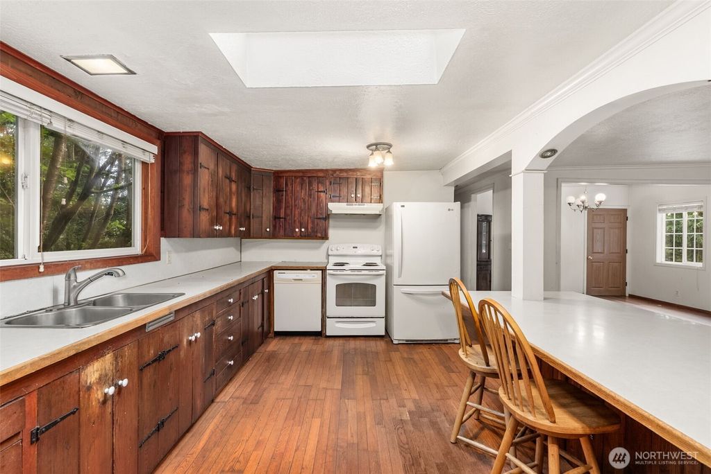 view 11th full size image of this home