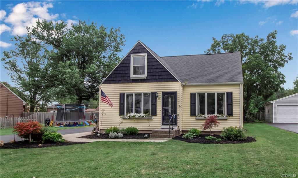 63 Boncroft Dr, West Seneca, NY 14224