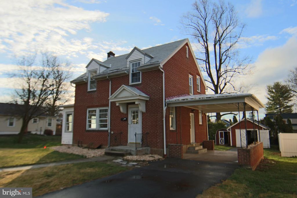 40 W  Roosevelt Ave, Middletown, PA 17057