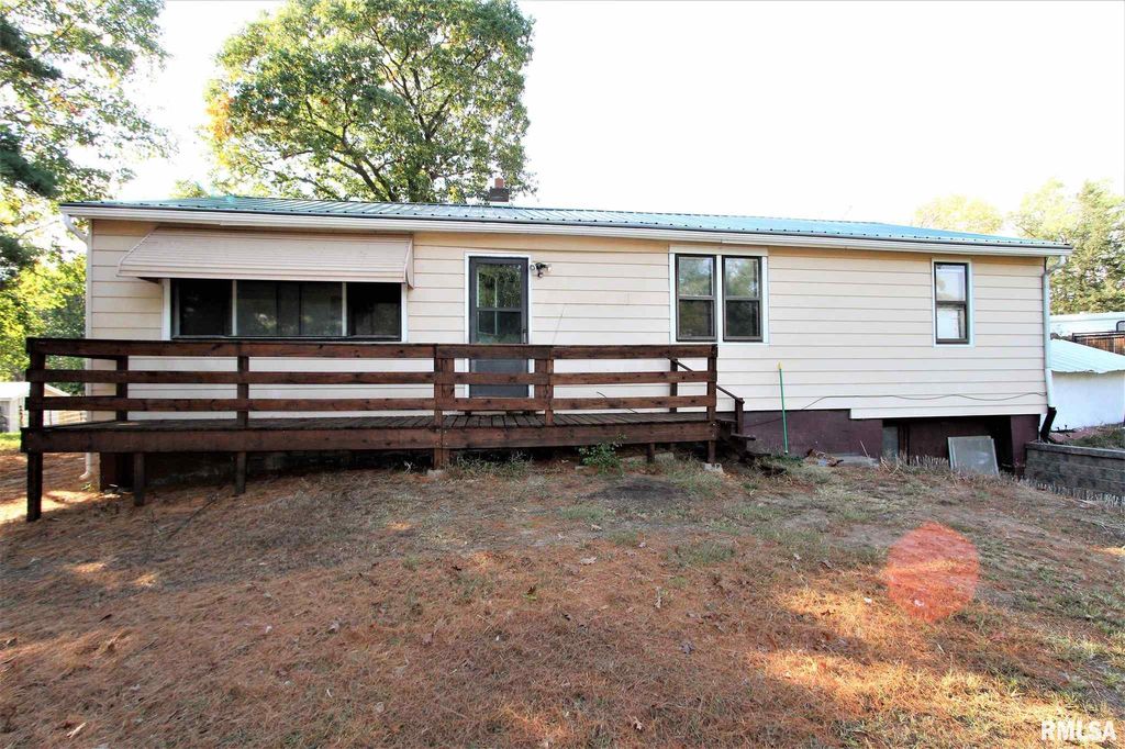 23569 Waller Rd, Fulton, IL 61252