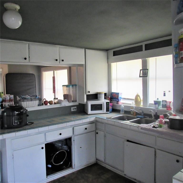 412 Read St, Mineola, TX 75773 - 2 Bed, 2 Bath Single-Family Home - MLS