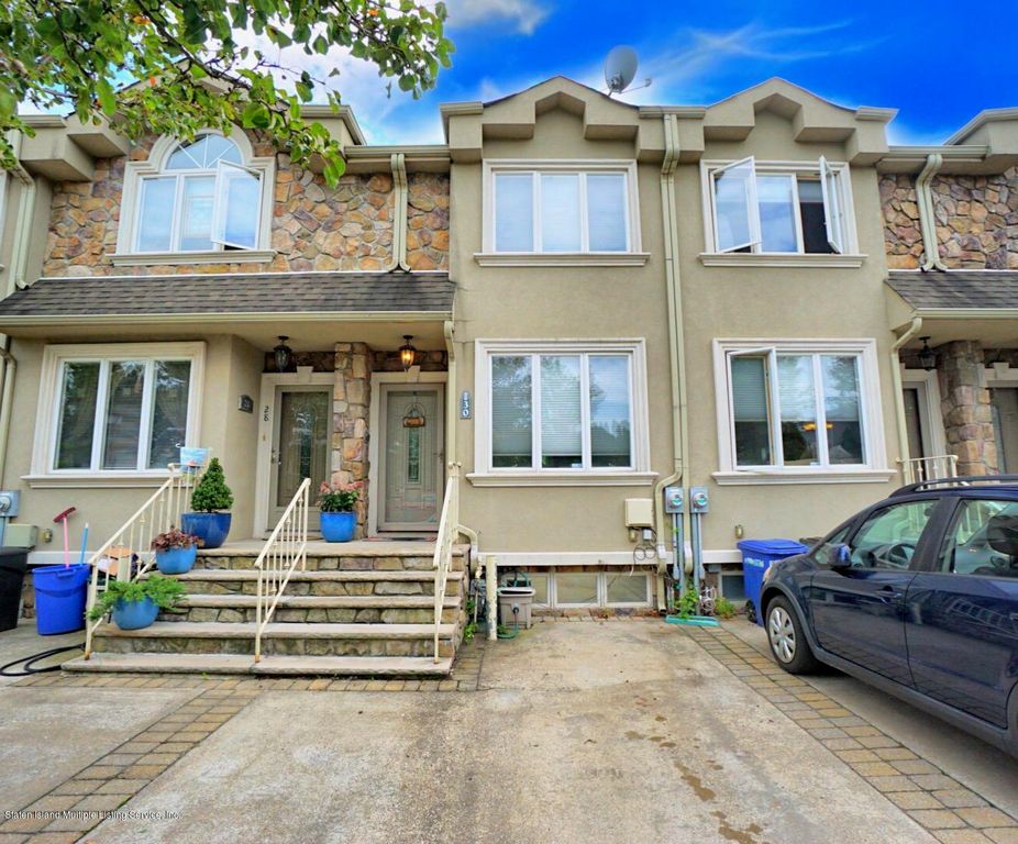 30 Calvanico Ln, Staten Island, NY 10314 3 Bed, 3 Bath Townhouse